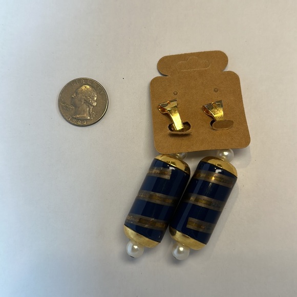 💋5 for $25 💋 Vintage clip on earrings - Picture 3 of 3